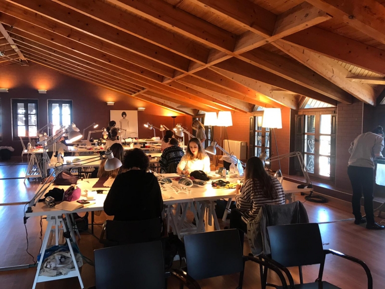 Alumnas de Vestuario a Medida y de Espectáculos visitan el Museo Balenciaga